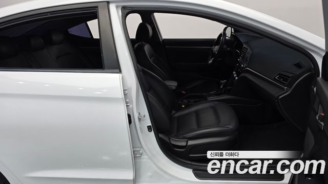 Hyundai AVANTE 2020 — photo 16