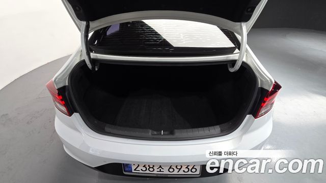 Hyundai AVANTE 2020 — photo 28