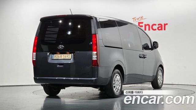 Hyundai Staria 2023 — photo 2