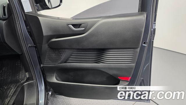 Hyundai Staria 2023 — photo 15