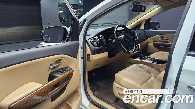 Kia Canival 2016 — photo 10