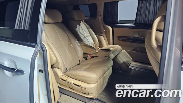 Kia Canival 2016 — photo 11