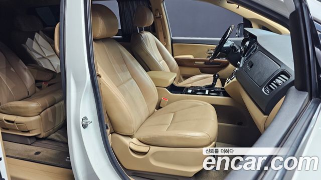 Kia Canival 2016 — photo 12