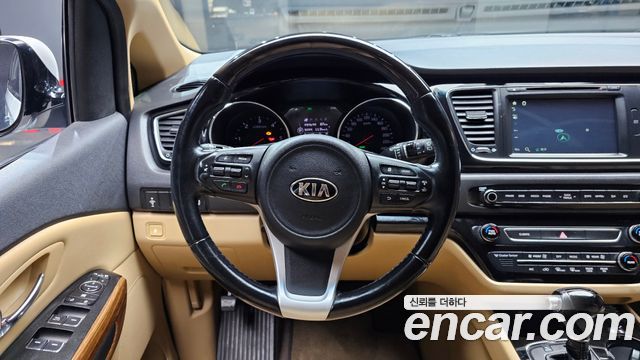 Kia Canival 2016 — photo 13