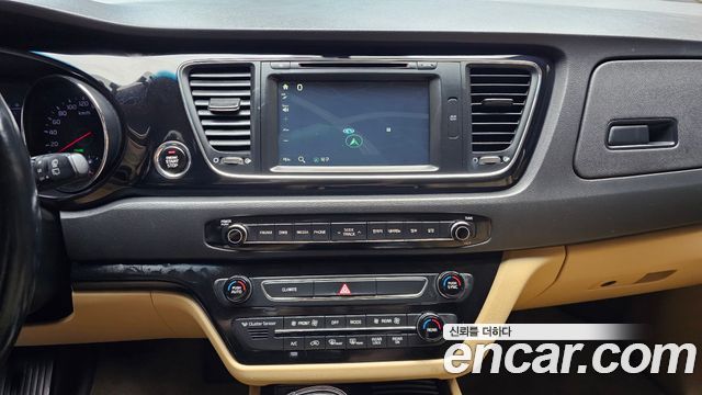 Kia Canival 2016 — photo 14