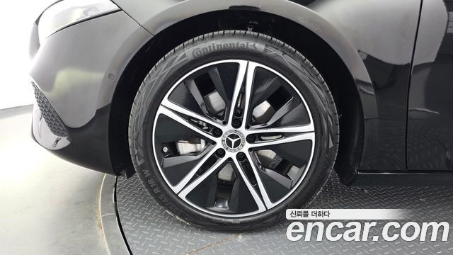 Mercedes-Benz A-Class 2025 — photo 5
