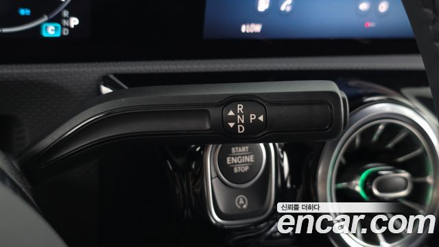 Mercedes-Benz A-Class 2025 — photo 9