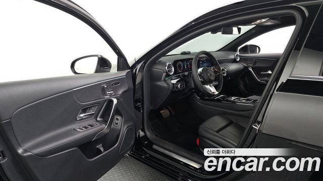 Mercedes-Benz A-Class 2025 — photo 10
