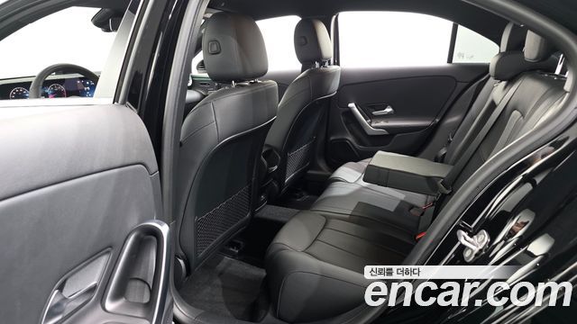 Mercedes-Benz A-Class 2025 — photo 11