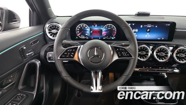 Mercedes-Benz A-Class 2025 — photo 12