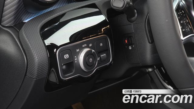 Mercedes-Benz A-Class 2025 — photo 15