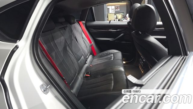 BMW X6 2018 — photo 18