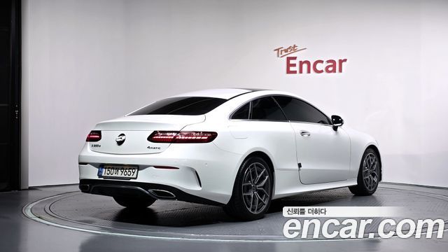 Mercedes-Benz E-Class 2023 — photo 2
