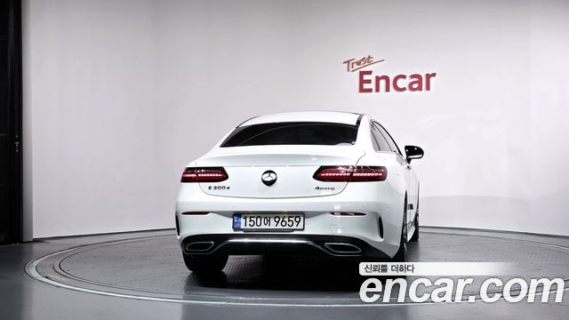 Mercedes-Benz E-Class 2023 — photo 4