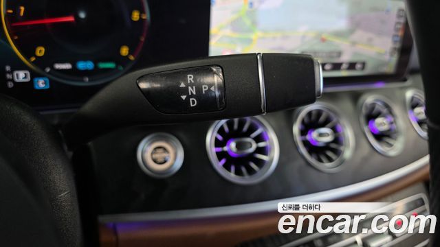 Mercedes-Benz E-Class 2023 — photo 12