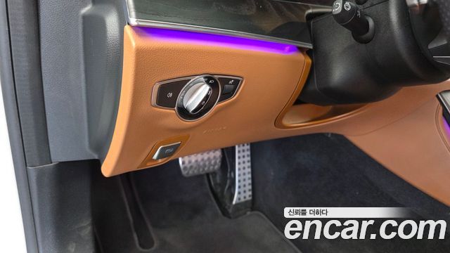 Mercedes-Benz E-Class 2023 — photo 24