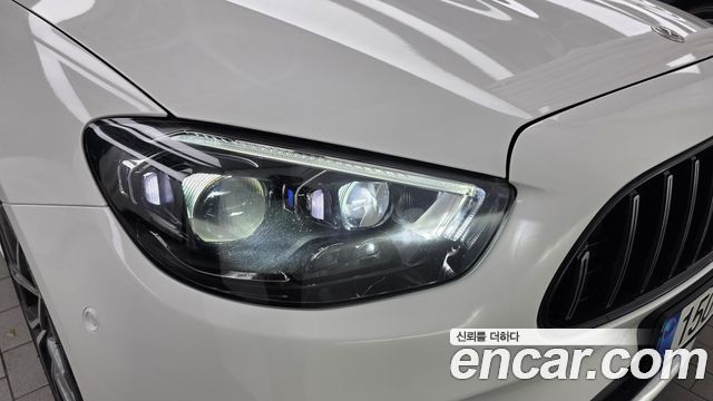 Mercedes-Benz E-Class 2023 — photo 8