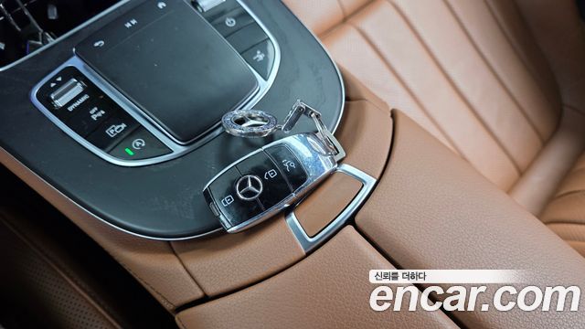Mercedes-Benz E-Class 2023 — photo 33