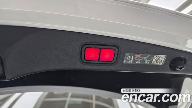 Mercedes-Benz E-Class 2023 — photo 34