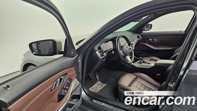 BMW 3-Series 2021 — photo 10