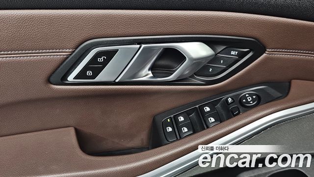 BMW 3-Series 2021 — photo 12