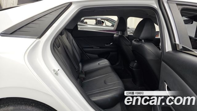 Hyundai AVANTE 2021 — photo 18