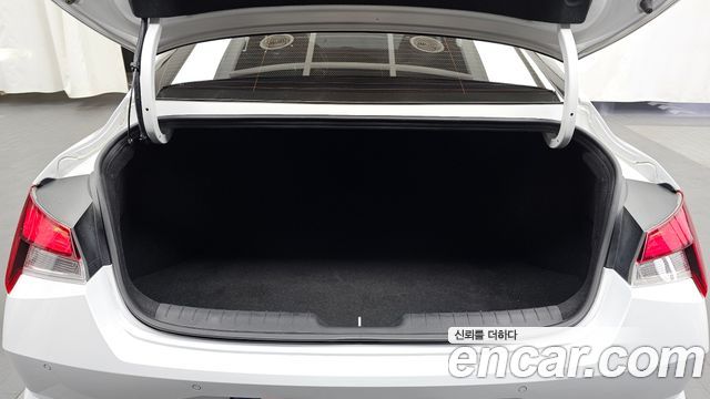 Hyundai AVANTE 2021 — photo 26