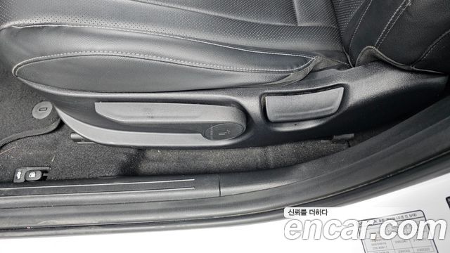 Hyundai AVANTE 2021 — photo 31