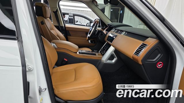 Land Rover Range Rover 2021 — photo 16