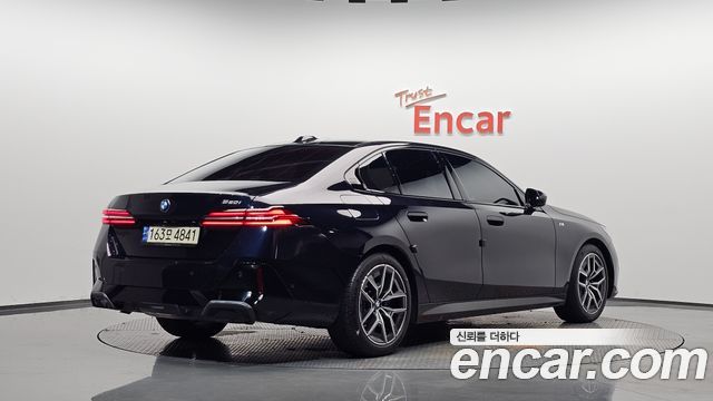 BMW 5-Series 2024 — photo 2