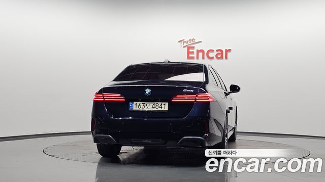 BMW 5-Series 2024 — photo 4