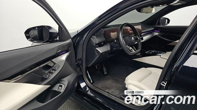 BMW 5-Series 2024 — photo 13