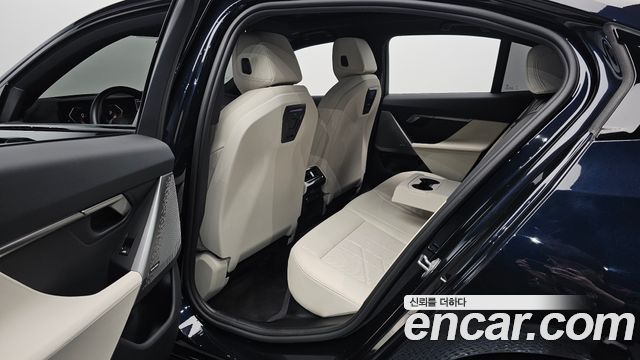 BMW 5-Series 2024 — photo 16