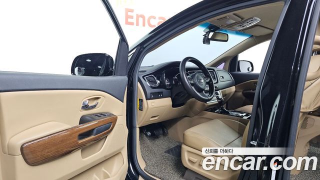 Kia Canival 2016 — photo 13
