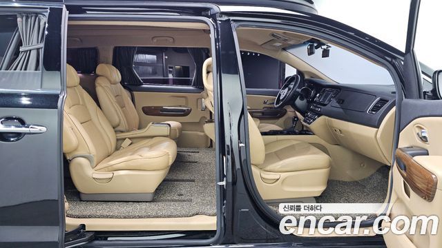 Kia Canival 2016 — photo 18