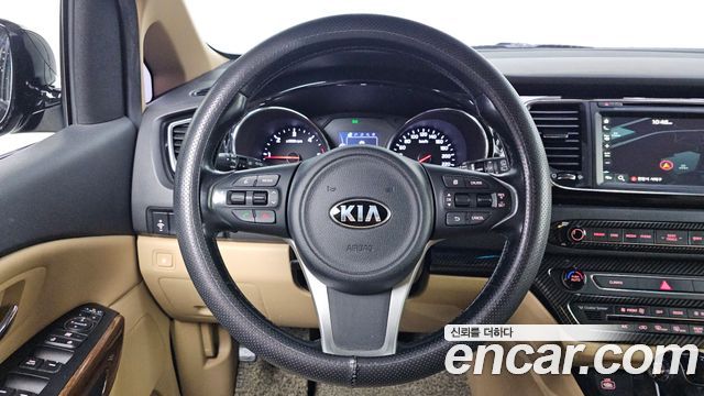 Kia Canival 2016 — photo 23