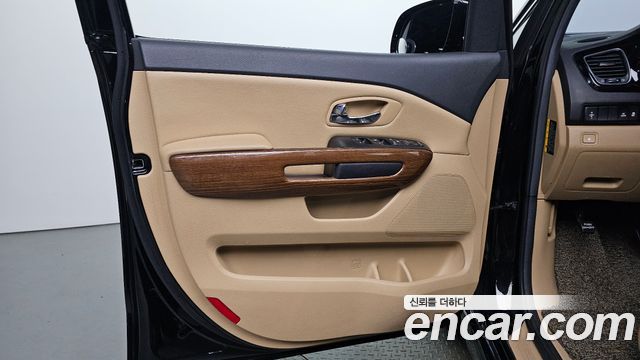 Kia Canival 2016 — photo 14