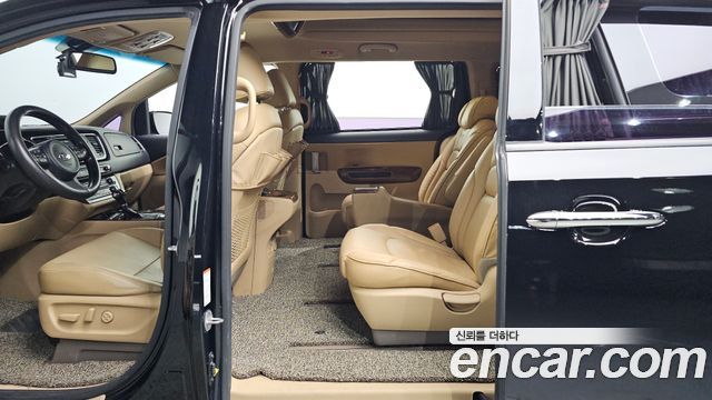 Kia Canival 2016 — photo 16