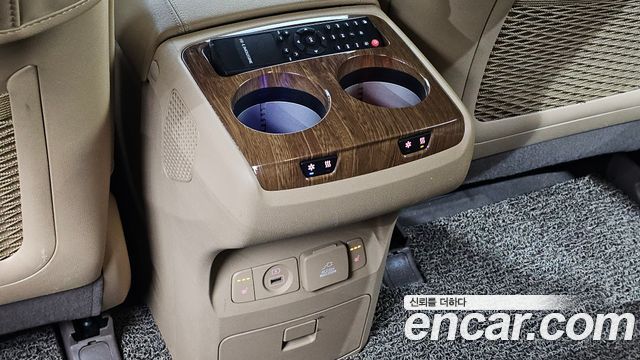 Kia Canival 2016 — photo 27