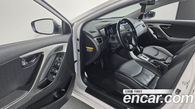 Hyundai AVANTE 2013 — photo 10
