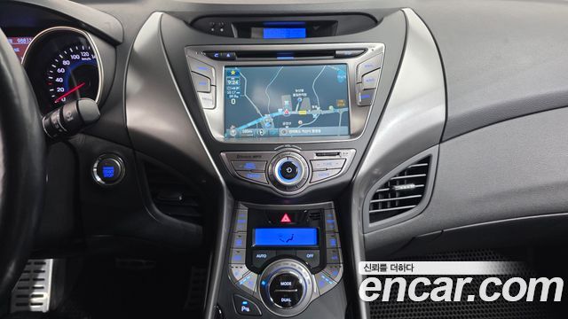 Hyundai AVANTE 2013 — photo 14