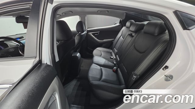 Hyundai AVANTE 2013 — photo 17