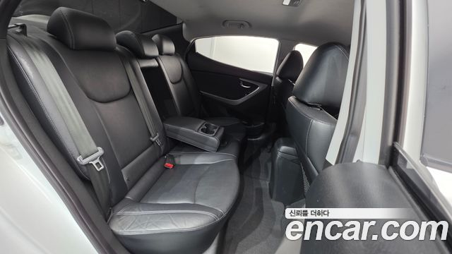 Hyundai AVANTE 2013 — photo 19