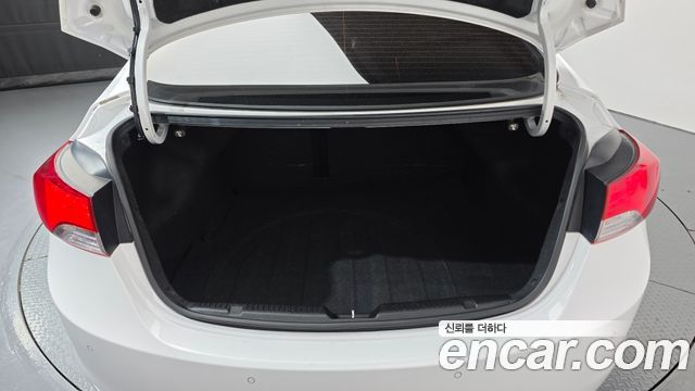 Hyundai AVANTE 2013 — photo 20