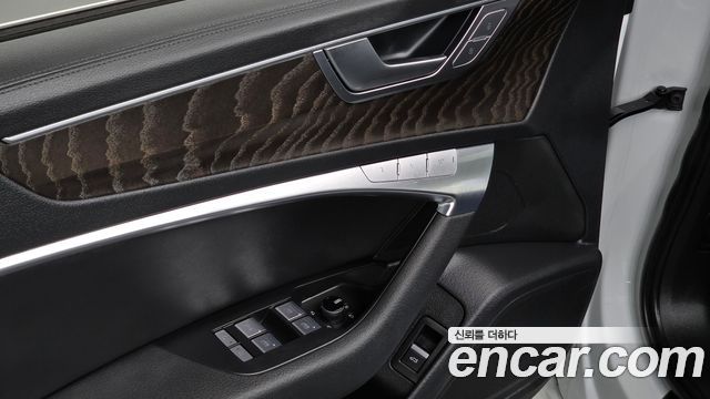 Audi A6 2021 — photo 16