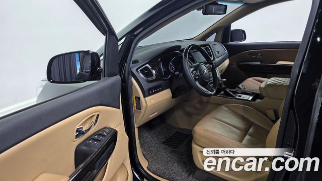 Kia Canival 2020 — photo 17