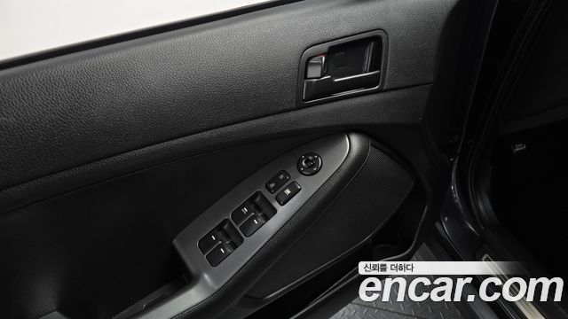 Kia K5 2011 — photo 17