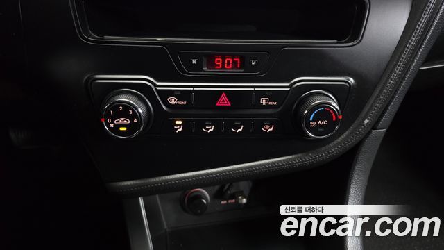 Kia K5 2011 — photo 20