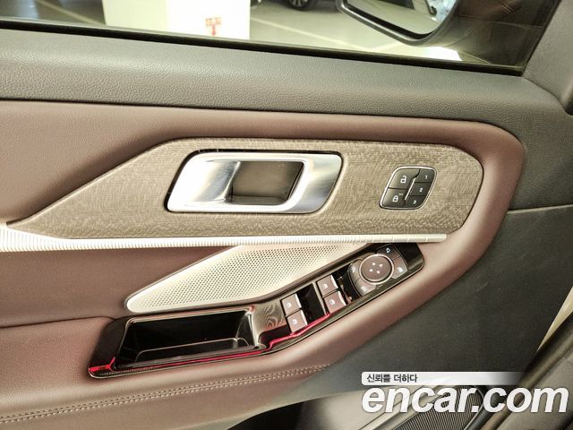 Ford Explorer 2025 — photo 18