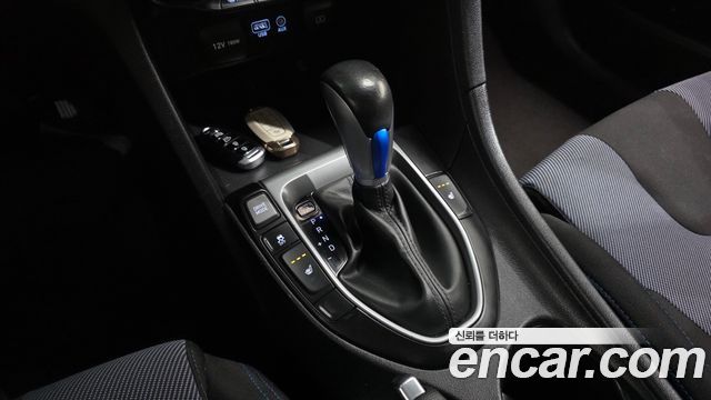 Hyundai Veloster 2018 — photo 12